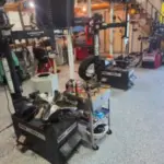 Coats and hub mounting machines